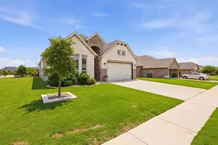 900 Pate St, Granbury, TX 76048 - Photo 2