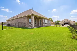 900 Pate St, Granbury, TX 76048 - Photo 16
