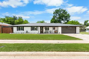 436 Ball St, Grapevine, TX 76051 - Photo 1