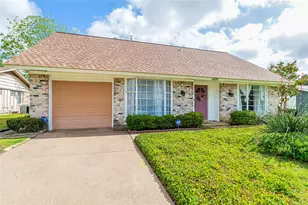 1220 Farnham Ct E, Irving, TX 75062 - Photo 2