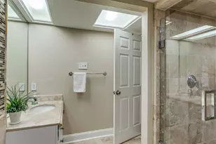 10201 Regal Oaks Dr, Dallas, TX 75230 - Photo 12