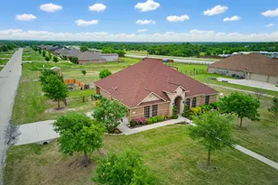 122 Highland Hills Blvd, Decatur, TX 76234 - Photo 2