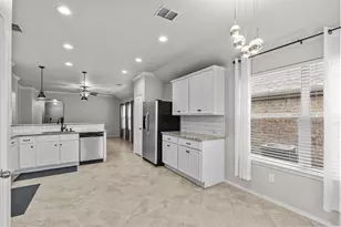 9005 Holliday Ln, Aubrey, TX 76227 - Photo 6