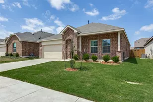 761 Pollyann Trl, Fort Worth, TX 76052 - Photo 2