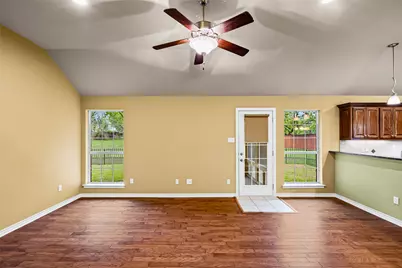 9417 Ravenswood Road, Granbury, TX 76049 - Photo 4