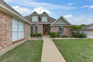 121 Daisey Ln, Justin, TX 76247 - Photo 2