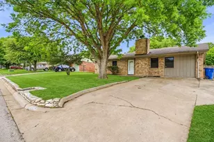 1414 W Torrey St, Granbury, TX 76048 - Photo 4