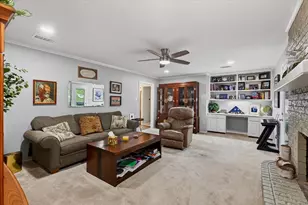 1808 E Cedar Elm Dr, Arlington, TX 76012 - Photo 4