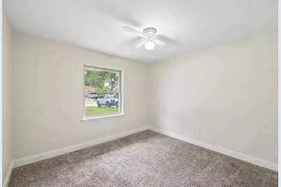 402 W Springdale Lane, Grand Prairie, TX 75052 - Photo 20