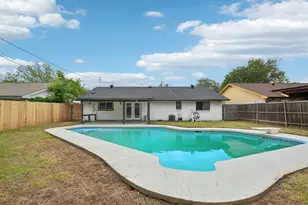 402 W Springdale Ln, Grand Prairie, TX 75052 - Photo 24