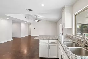 402 W Springdale Ln, Grand Prairie, TX 75052 - Photo 10