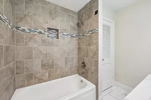 402 W Springdale Ln, Grand Prairie, TX 75052 - Photo 16