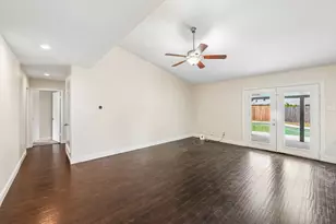 402 W Springdale Ln, Grand Prairie, TX 75052 - Photo 6