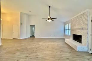 2122 Citation Dr, Arlington, TX 76017 - Photo 4