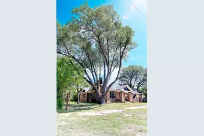 506 W San Saba Street, Wortham, TX 76693 - Photo 2