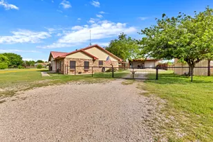 170 Clover Ln, Decatur, TX 76234 - Photo 2