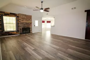 812 Mockingbird St, Bonham, TX 75418 - Photo 8