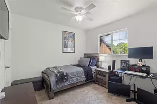 412 Victoria, Grand Prairie, TX 75052 - Photo 12