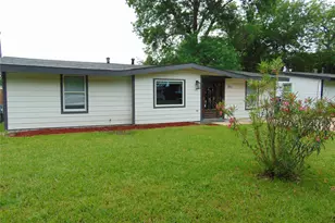 202 Wallace Dr, Garland, TX 75041 - Photo 2