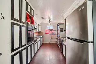 319 S Rogers St, Covington, TX 76636 - Photo 8