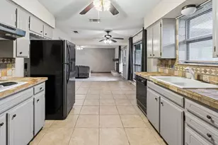 7016 Briardale Dr, North Richland Hills, TX 76182 - Photo 6