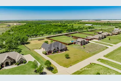 12176 Livingston Way, Talty, TX 75126 - Photo 2