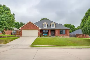 2720 Pinnacle Dr, Burleson, TX 76028 - Photo 2