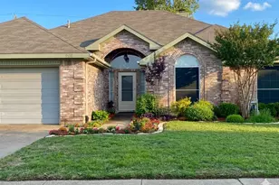 908 Busby Dr, Cedar Hill, TX 75104 - Photo 2
