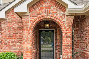 645 Wyndham Cir, Keller, TX 76248 - Photo 2
