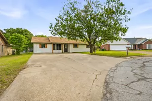115 Double Horn St, Stephenville, TX 76401 - Photo 4