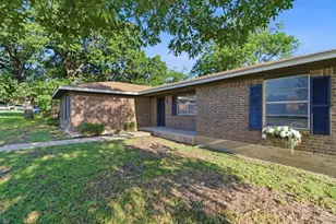 1400 Royal Ln, Cisco, TX 76437 - Photo 2