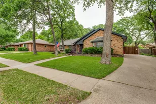 2228 Mountainview Dr, Hurst, TX 76054 - Photo 4