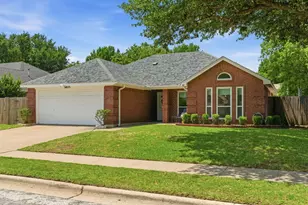 6825 Wooddale Dr, Watauga, TX 76148 - Photo 2