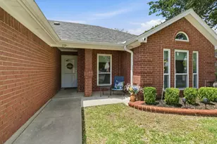 6825 Wooddale Dr, Watauga, TX 76148 - Photo 4