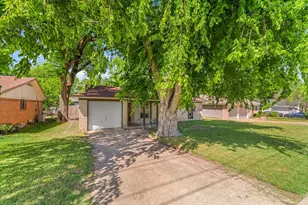 327 E Center St, Duncanville, TX 75116 - Photo 4