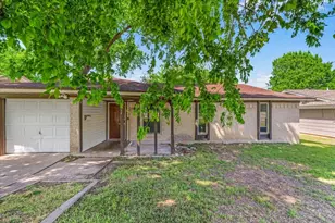 327 E Center St, Duncanville, TX 75116 - Photo 2
