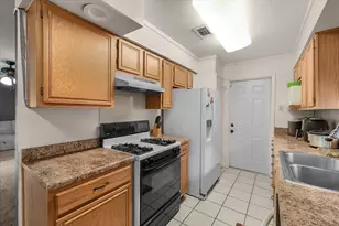 327 E Center St, Duncanville, TX 75116 - Photo 16