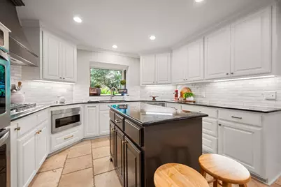 907 Loch Lomond Drive, Arlington, TX 76012 - Photo 10