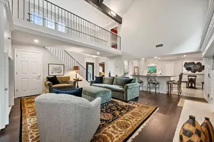 907 Loch Lomond Dr, Arlington, TX 76012 - Photo 8