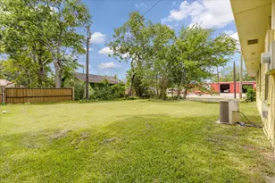 200 Victory St, Bonham, TX 75418 - Photo 22