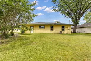 200 Victory St, Bonham, TX 75418 - Photo 24