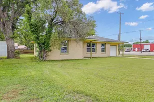 200 Victory St, Bonham, TX 75418 - Photo 2