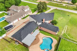203 W Lake Dr, Weatherford, TX 76087 - Photo 4