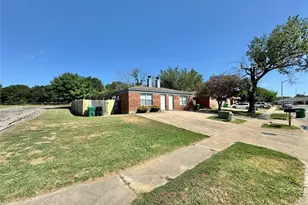 305 Casie Ct, Denton, TX 76207 - Photo 2