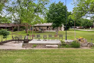 633 E Bridge St, Granbury, TX 76048 - Photo 32