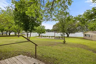 633 E Bridge St, Granbury, TX 76048 - Photo 28