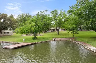 633 E Bridge St, Granbury, TX 76048 - Photo 30
