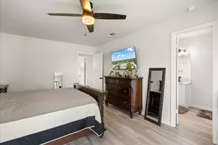 633 E Bridge St, Granbury, TX 76048 - Photo 20