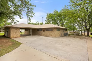 633 E Bridge St, Granbury, TX 76048 - Photo 24