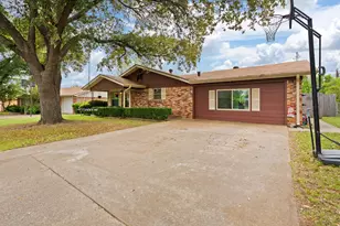 1212 Lynnwood Dr, Cleburne, TX 76033 - Photo 2